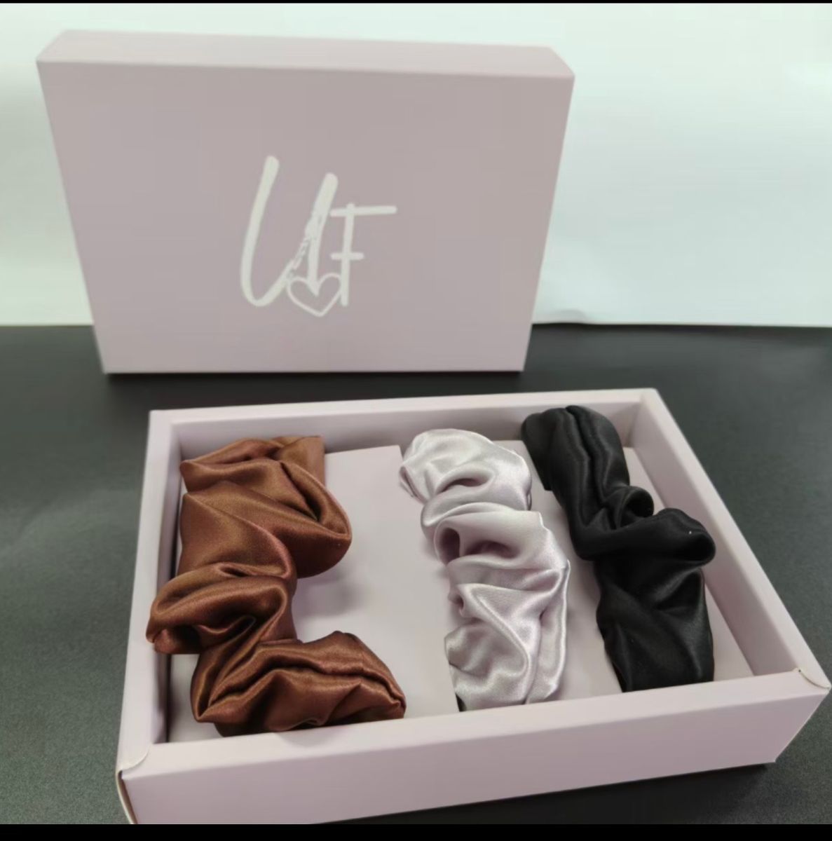 SILK LUX – GAVEESKE MED 3 SILKE SCHRUNCHIES