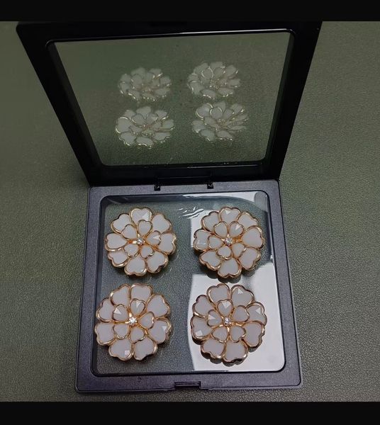 Hovedbilde  BUTTON COVERS 4PK WHITE